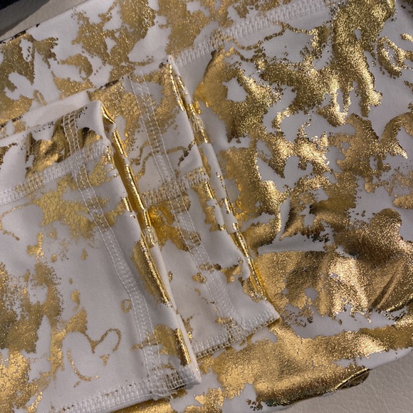 NEW w/TAGS! Lilly Pulitzer’s Luxletic Active Powerstretch Metallic Gold leggings - Picture 12 of 14